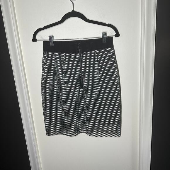 NEW Milly Women's Black White Mini Polka Dot Patterned Pencil Skirt Size 6 - Picture 4 of 11